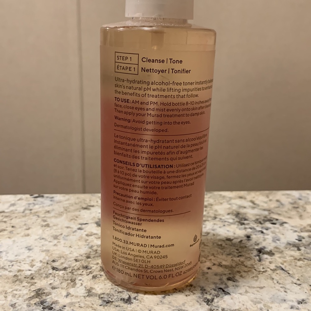 Hydrating Toner. View 3